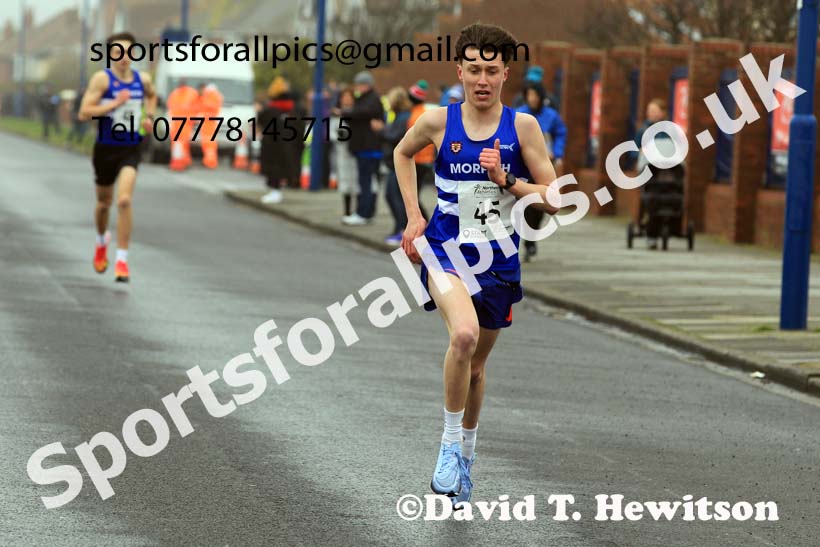 Mens under-17s 5k, 2023 Northern Mens 12 stage and Womens 6 Stage Relays and Young Athletes, Redcar. Photo: David T. Hewitson/Sports for All Pics